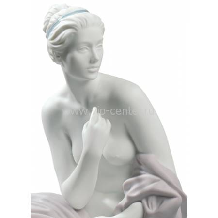 Статуэтка "Сидящая купальщица" Lladro 01009157