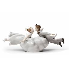 Статуэтка "Любовь витает в воздухе" Lladro 01009366